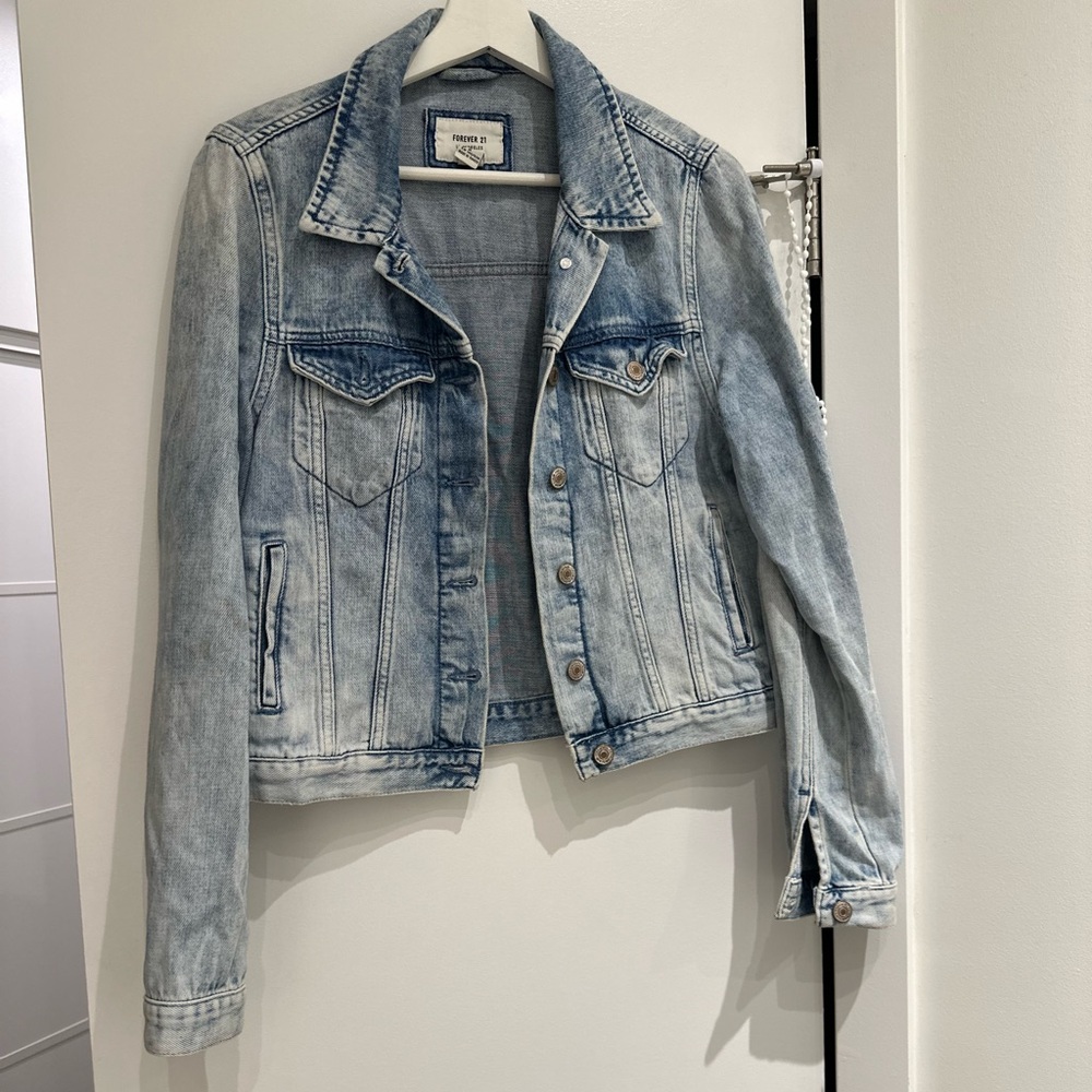 Forever 21 denim jacket Size Medium